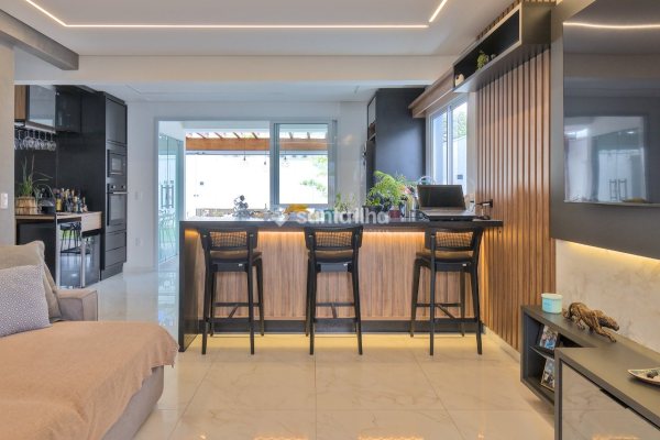 Casa à venda com 137m², 3 quartos, 1 suíte, 2 vagas no bairro Campeche em Florianópolis