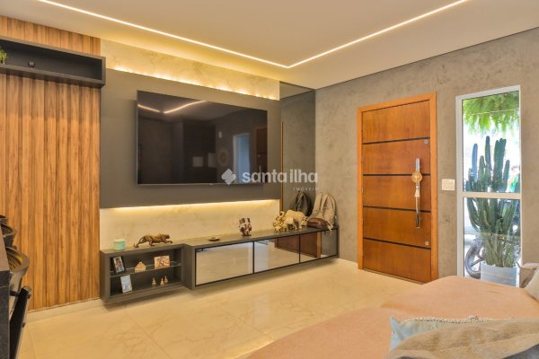 Casa à venda com 137m², 3 quartos, 1 suíte, 2 vagas no bairro Campeche em Florianópolis