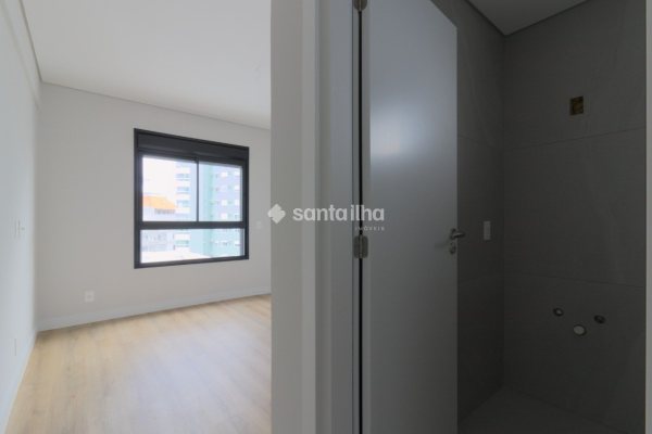 Apartamento à venda com 86m², 3 quartos, 2 suítes, 2 vagas no bairro Coqueiros em Florianópolis