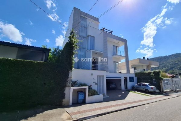 Casa à venda com 336m², 3 quartos, 3 suítes, 2 vagas no bairro Lagoa da Conceição em Florianópolis