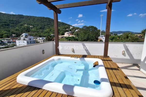 Casa à venda com 336m², 3 quartos, 3 suítes, 2 vagas no bairro Lagoa da Conceição em Florianópolis