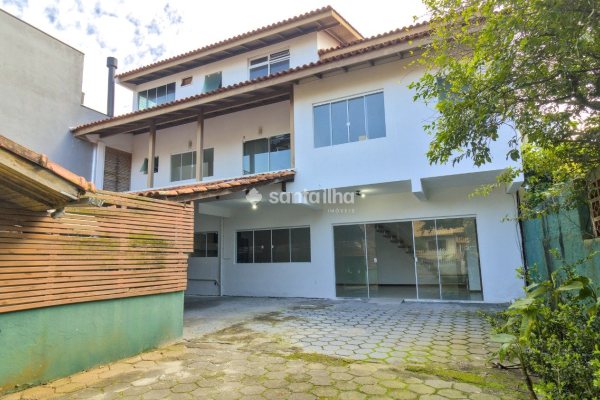 Casa à venda com 246m², 3 quartos, 3 suítes, 1 vaga no bairro Itaguaçu em Florianópolis