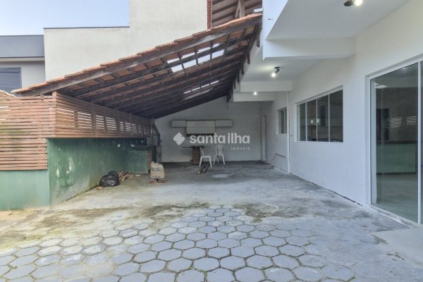 Casa à venda com 246m², 3 quartos, 3 suítes, 1 vaga no bairro Itaguaçu em Florianópolis