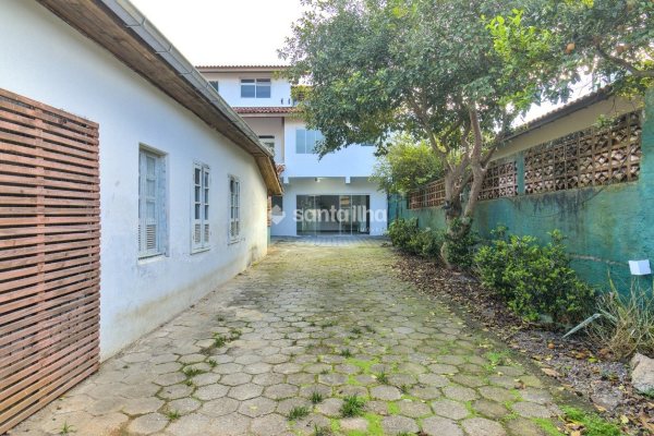 Casa à venda com 246m², 3 quartos, 3 suítes, 1 vaga no bairro Itaguaçu em Florianópolis