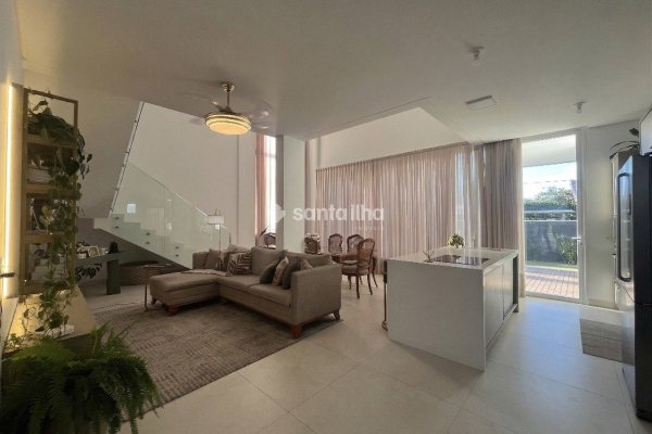 Casa em Condomínio para alugar com 278m², 5 quartos, 4 suítes, 4 vagas no bairro Campeche em Florianopolis