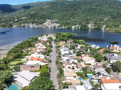Casa em Condomínio à venda com 300m², 3 quartos, 1 suíte, 2 vagas no bairro Lagoa da Conceição em Florianópolis - Foto 4