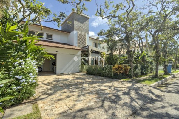 Casa em Condomínio à venda com 300m², 3 quartos, 1 suíte, 2 vagas no bairro Lagoa da Conceição em Florianópolis