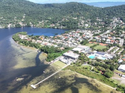 Casa em Condomínio à venda com 300m², 3 quartos, 1 suíte, 2 vagas no bairro Lagoa da Conceição em Florianópolis - Foto 46
