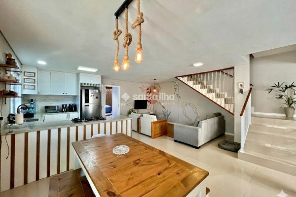 Casa à venda com 154m², 3 quartos, 1 suíte, 2 vagas no bairro Campeche em Florianópolis