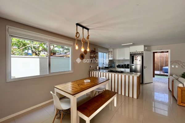 Casa à venda com 154m², 3 quartos, 1 suíte, 2 vagas no bairro Campeche em Florianópolis