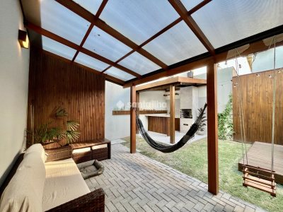 Casa à venda com 154m², 3 quartos, 1 suíte, 2 vagas no bairro Campeche em Florianópolis - Foto 9
