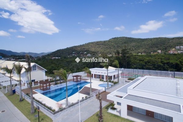 Casa em Condomínio à venda com 95m², 3 quartos, 1 suíte, 1 vaga no bairro Morro das Pedras em Florianópolis