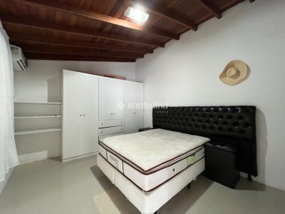 Casa para alugar com 239m², 5 quartos, 3 suítes, 5 vagas no bairro Campeche em Florianópolis - Foto 17