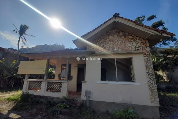 Terreno à venda com 1.084m², 1 vaga no bairro Campeche em Florianópolis