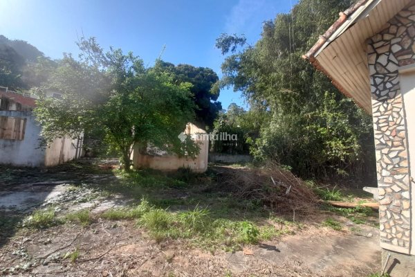 Terreno à venda com 1.084m², 1 vaga no bairro Campeche em Florianópolis