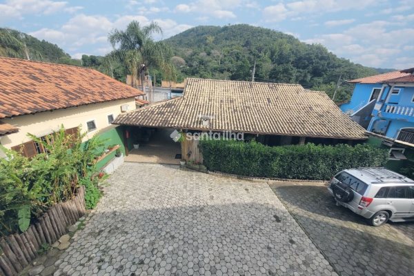 Casa à venda com 175m², 6 quartos, 1 suíte, 5 vagas no bairro Rio Tavares em Florianópolis