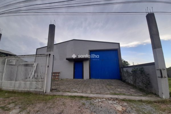 Galpão para alugar ou comprar com 300m², 4 vagas no bairro Ribeirão da Ilha em Florianópolis