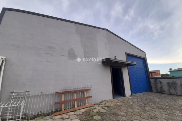 Galpão para alugar ou comprar com 300m², 4 vagas no bairro Ribeirão da Ilha em Florianópolis