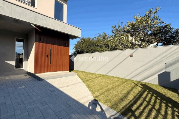 Casa à venda com 112m², 2 quartos, 2 suítes, 1 vaga no bairro Campeche em Florianópolis