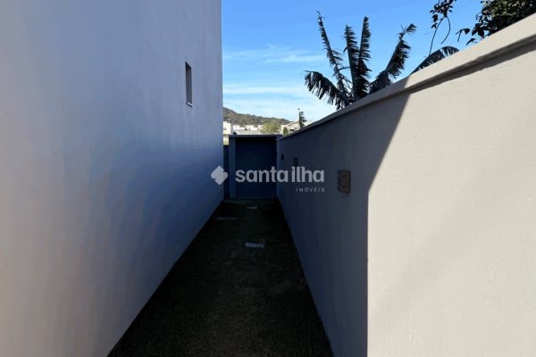 Casa à venda com 112m², 2 quartos, 2 suítes, 1 vaga no bairro Campeche em Florianópolis