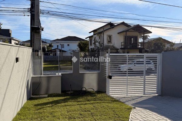 Casa à venda com 112m², 2 quartos, 2 suítes, 1 vaga no bairro Campeche em Florianópolis