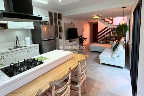 Casa à venda com 131m², 3 quartos, 1 suíte, 2 vagas no bairro Campeche em Florianópolis