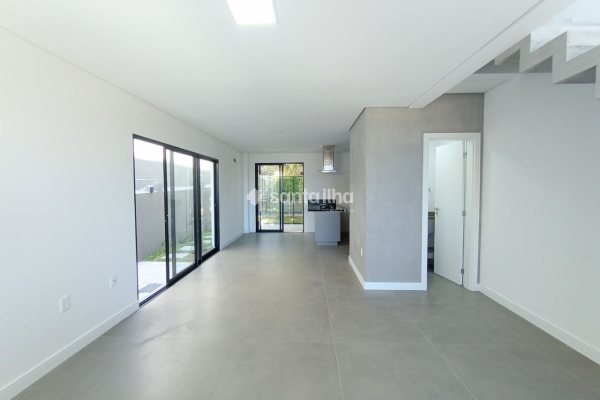Casa à venda com 422m², 3 quartos, 1 suíte, 2 vagas no bairro Rio Tavares em Florianópolis