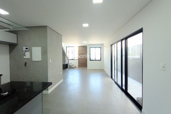 Casa à venda com 422m², 3 quartos, 1 suíte, 2 vagas no bairro Rio Tavares em Florianópolis