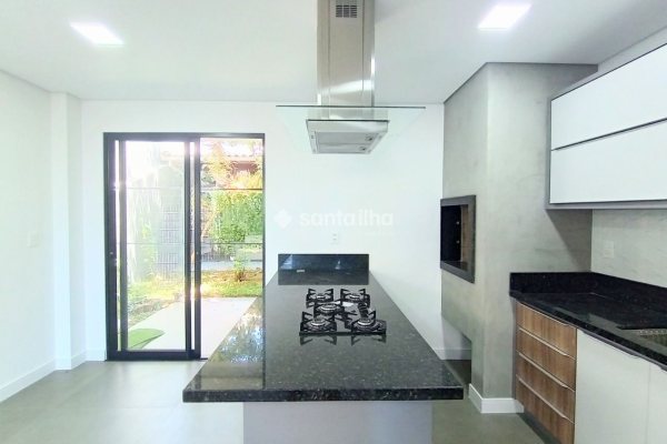 Casa à venda com 422m², 3 quartos, 1 suíte, 2 vagas no bairro Rio Tavares em Florianópolis