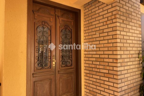 Casa à venda com 189m², 6 quartos, 1 suíte, 4 vagas no bairro Campeche em Florianópolis