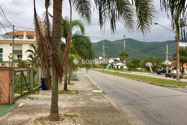 Loja à venda com 205m², 9 vagas no bairro Pântano do Sul em Florianópolis