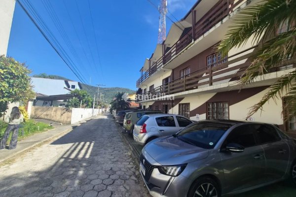 Pousada à venda com 326m², 13 quartos, 1 suíte, 7 vagas no bairro Armação em Florianópolis