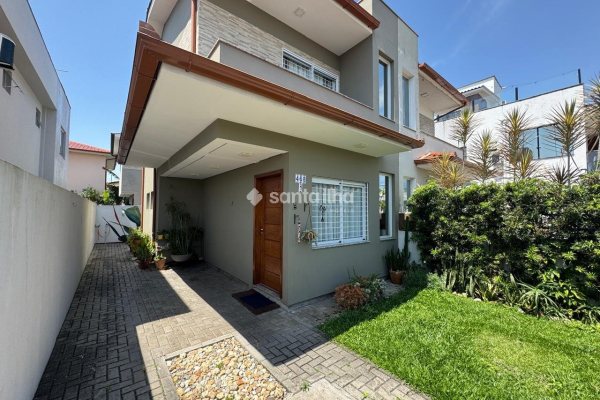 Casa à venda com 88m², 2 quartos, 2 suítes, 1 vaga no bairro Campeche em Florianópolis