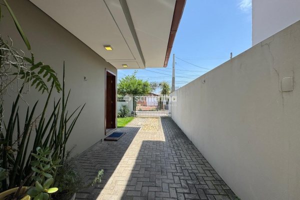 Casa à venda com 88m², 2 quartos, 2 suítes, 1 vaga no bairro Campeche em Florianópolis