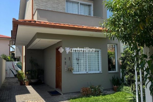 Casa à venda com 88m², 2 quartos, 2 suítes, 1 vaga no bairro Campeche em Florianópolis