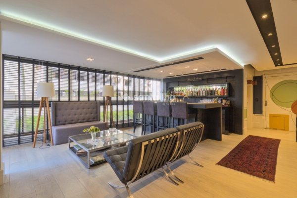 Apartamento à venda com 325m², 4 quartos, 2 suítes, 3 vagas no bairro Centro em Florianópolis