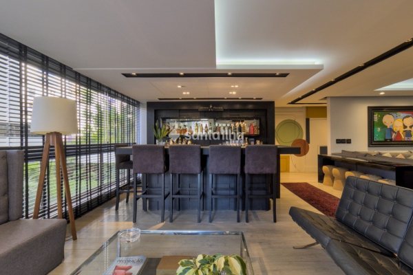 Apartamento à venda com 325m², 4 quartos, 2 suítes, 3 vagas no bairro Centro em Florianópolis
