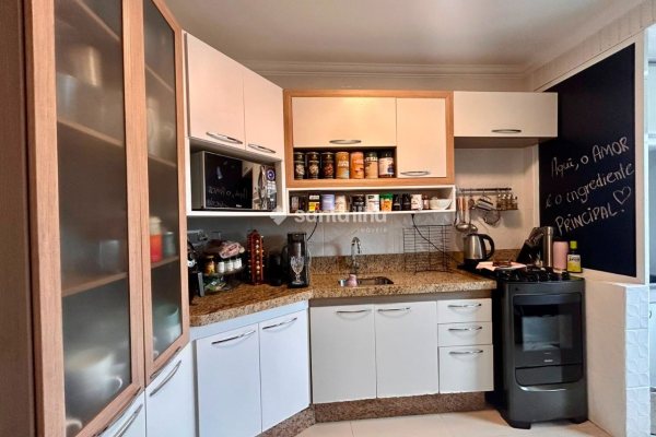 Apartamento à venda com 75m², 2 quartos, 1 suíte, 1 vaga no bairro Capoeiras em Florianópolis