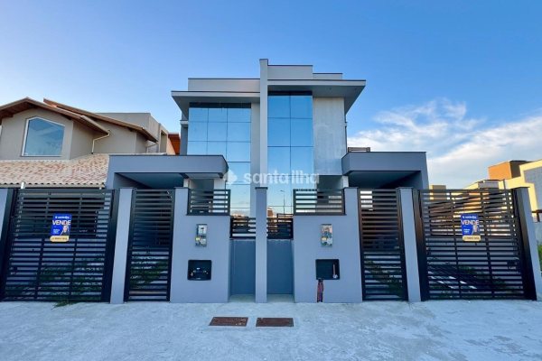 Casa à venda com 174m², 3 quartos, 3 suítes, 1 vaga no bairro Campeche em Florianópolis