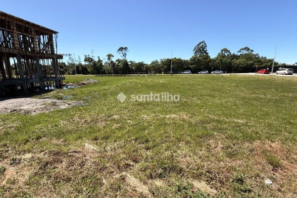 Terreno à venda com 450m², 2 vagas no bairro Campeche em Florianópolis