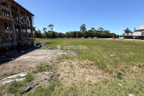 Terreno à venda com 450m², 2 vagas no bairro Campeche em Florianópolis