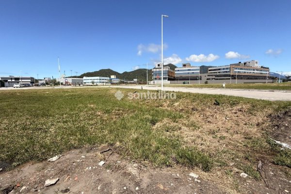 Terreno à venda com 450m², 2 vagas no bairro Campeche em Florianópolis