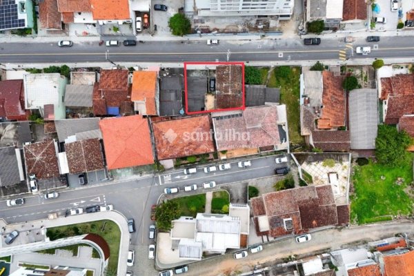Terreno à venda com 310m² no bairro Agronômica em Florianópolis