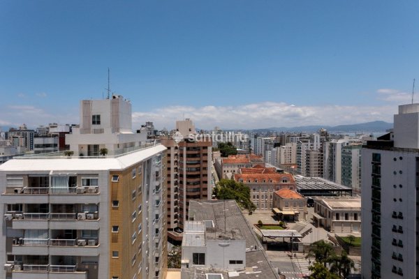 Apartamento à venda com 170m², 4 quartos, 4 suítes, 4 vagas no bairro Centro em Florianópolis