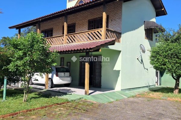 Casa à venda com 195m², 3 quartos, 1 suíte, 3 vagas no bairro Morro das Pedras em Florianópolis
