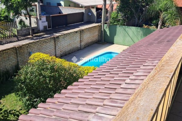 Casa à venda com 195m², 3 quartos, 1 suíte, 3 vagas no bairro Morro das Pedras em Florianópolis