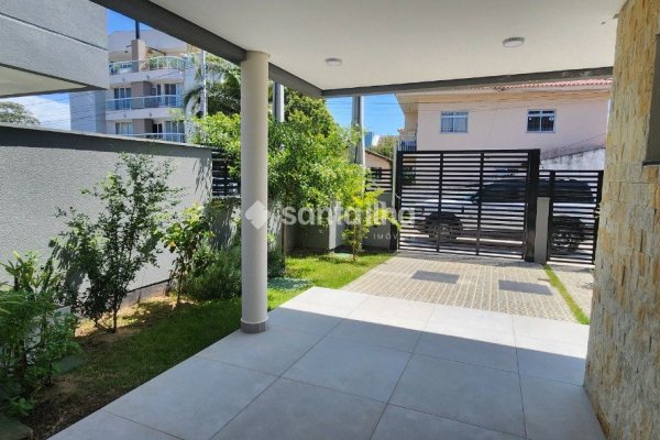 Casa à venda com 113m², 3 quartos, 1 suíte, 2 vagas no bairro Campeche em Florianópolis
