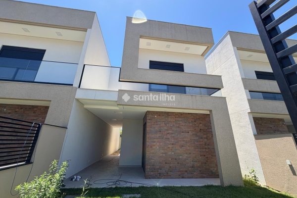 Casa à venda com 147m², 4 quartos, 3 suítes, 1 vaga no bairro Campeche em Florianópolis