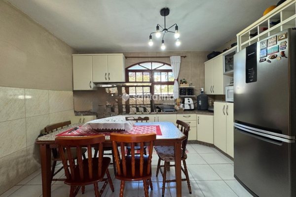 Casa à venda com 130m², 2 quartos, 1 suíte, 2 vagas no bairro Campeche em Florianópolis