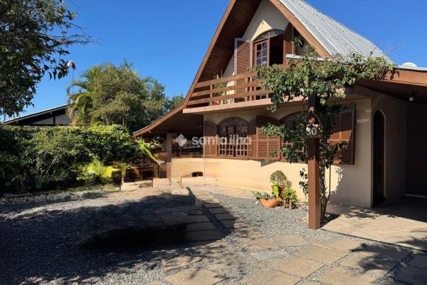 Casa à venda com 130m², 2 quartos, 1 suíte, 2 vagas no bairro Campeche em Florianópolis